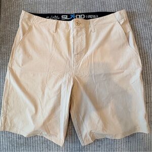 Salt Life Men's Cream Flat Front Shorts